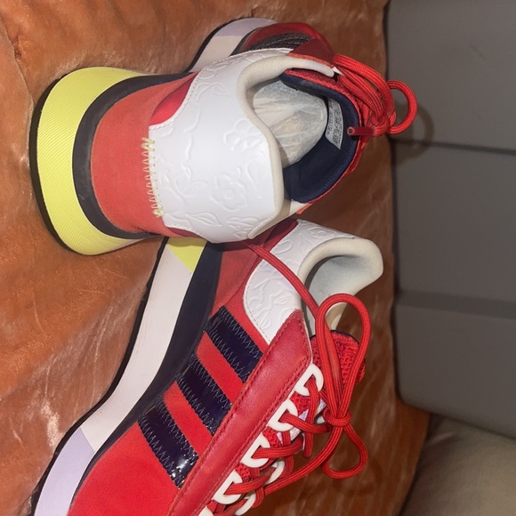 Red adidas sneakers!!! Like NEW - Picture 4 of 5